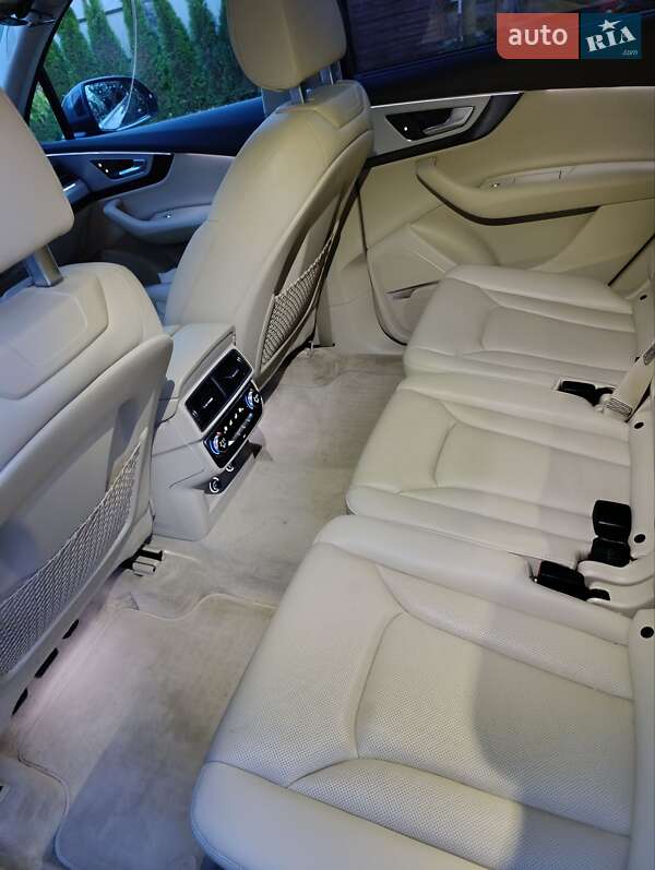 Внедорожник / Кроссовер Audi Q7 2017 в Хырове