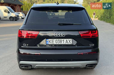 Внедорожник / Кроссовер Audi Q7 2015 в 