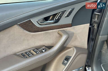 Внедорожник / Кроссовер Audi Q7 2015 в 