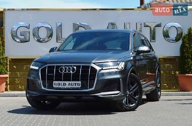 Позашляховик / Кросовер Audi Q7 2020 в 