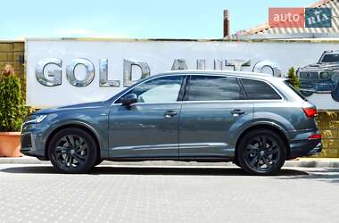 Позашляховик / Кросовер Audi Q7 2020 в 
