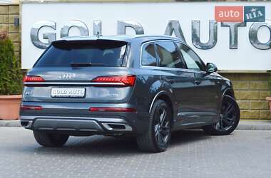 Позашляховик / Кросовер Audi Q7 2020 в 