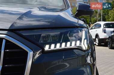 Позашляховик / Кросовер Audi Q7 2020 в 