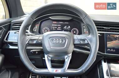 Позашляховик / Кросовер Audi Q7 2020 в 
