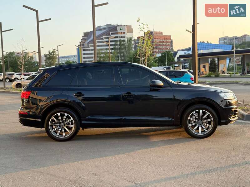 Позашляховик / Кросовер Audi Q7 2017 в Дніпрі