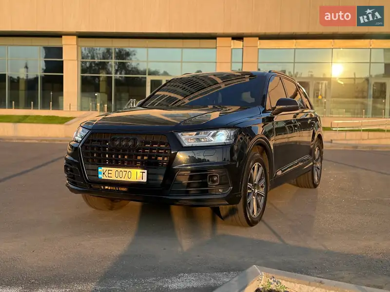 Внедорожник / Кроссовер Audi Q7 2017 в 