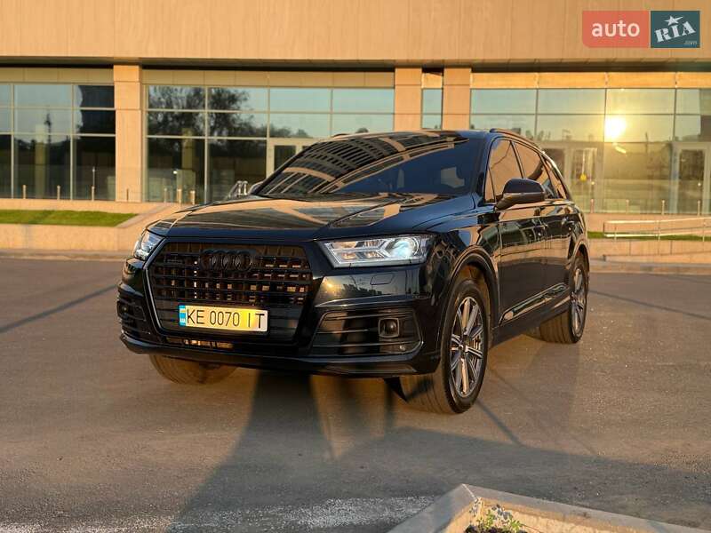 Позашляховик / Кросовер Audi Q7 2017 в Дніпрі