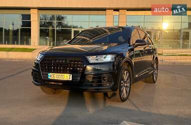 Внедорожник / Кроссовер Audi Q7 2017 в 