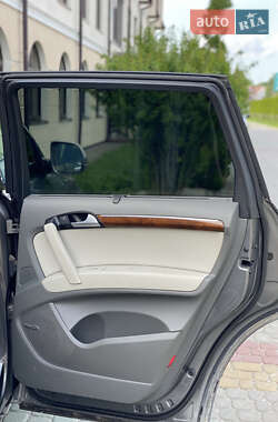 Внедорожник / Кроссовер Audi Q7 2012 в 