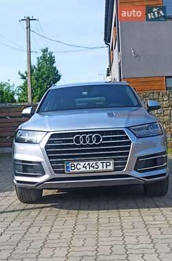 Позашляховик / Кросовер Audi Q7 2019 в 