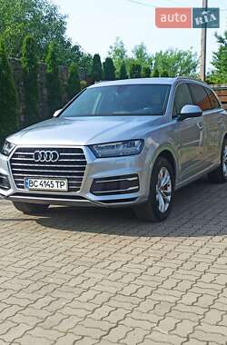 Позашляховик / Кросовер Audi Q7 2019 в 