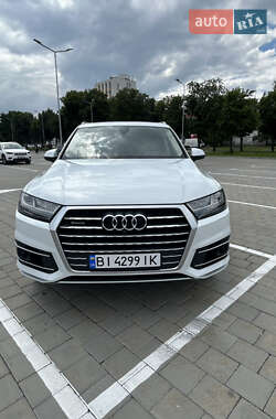 Внедорожник / Кроссовер Audi Q7 2018 в 