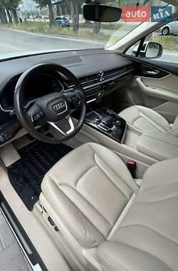 Внедорожник / Кроссовер Audi Q7 2018 в 