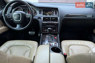 Позашляховик / Кросовер Audi Q7 2010 в 