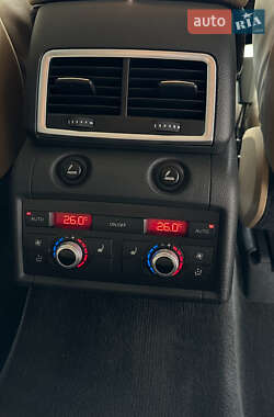 Позашляховик / Кросовер Audi Q7 2010 в 