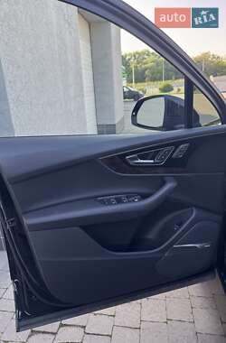 Внедорожник / Кроссовер Audi Q7 2017 в 