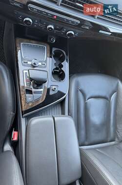 Внедорожник / Кроссовер Audi Q7 2017 в 
