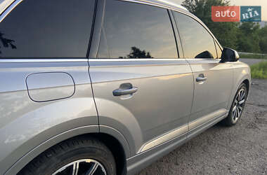 Внедорожник / Кроссовер Audi Q7 2016 в 