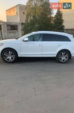 Внедорожник / Кроссовер Audi Q7 2015 в 