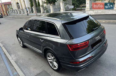 Внедорожник / Кроссовер Audi Q7 2016 в 