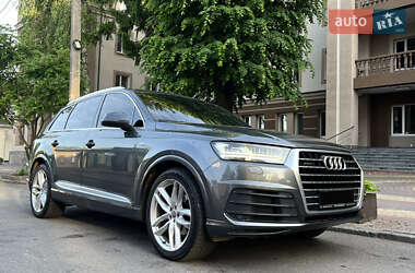 Внедорожник / Кроссовер Audi Q7 2016 в 