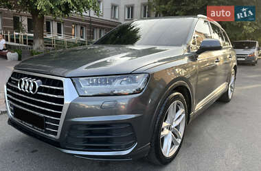 Внедорожник / Кроссовер Audi Q7 2016 в 