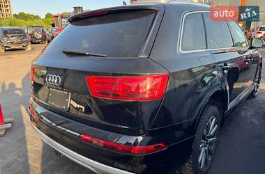 Позашляховик / Кросовер Audi Q7 2018 в 