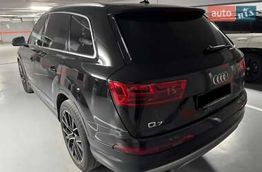 Внедорожник / Кроссовер Audi Q7 2017 в 
