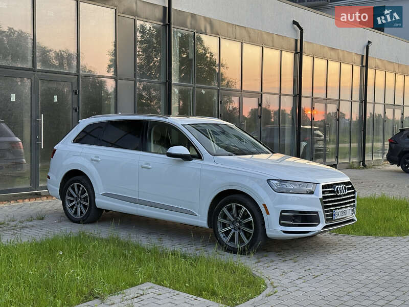 Позашляховик / Кросовер Audi Q7 2017 в Рівному