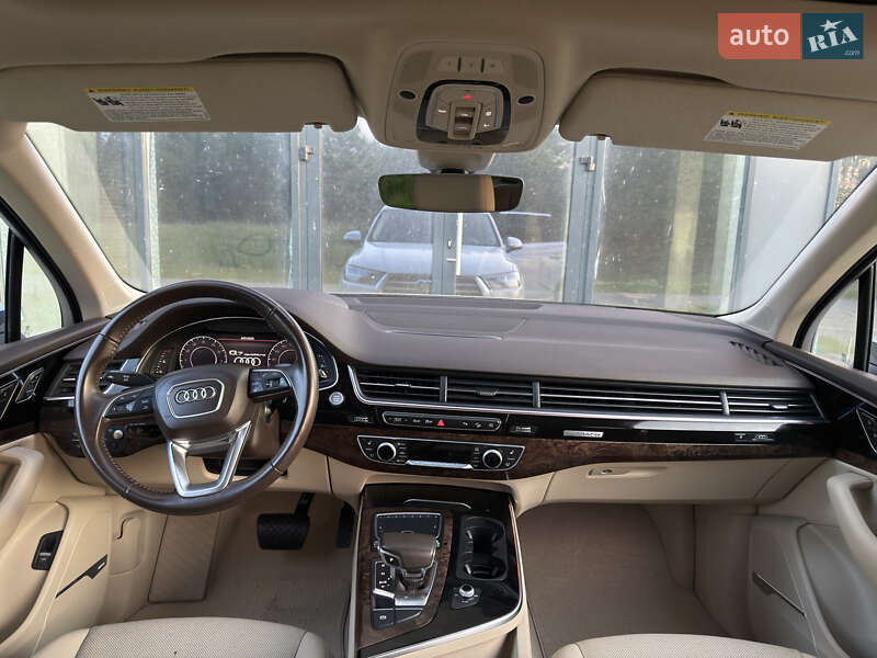 Позашляховик / Кросовер Audi Q7 2017 в Рівному