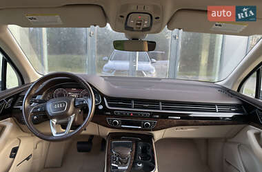 Внедорожник / Кроссовер Audi Q7 2017 в 