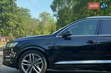 Внедорожник / Кроссовер Audi Q7 2016 в 