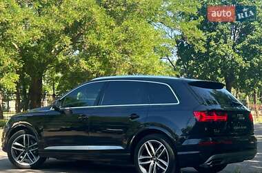 Внедорожник / Кроссовер Audi Q7 2016 в 