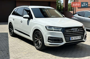 Позашляховик / Кросовер Audi Q7 2015 в 