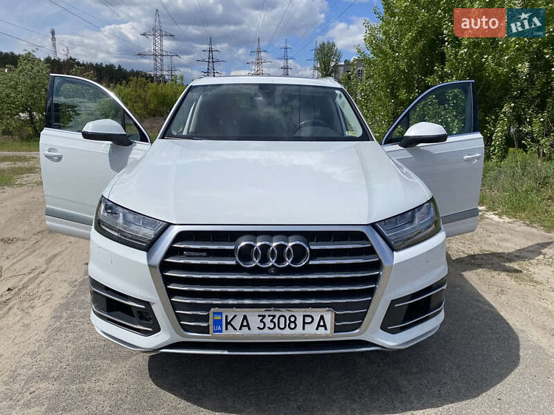 Внедорожник / Кроссовер Audi Q7 2017 в 