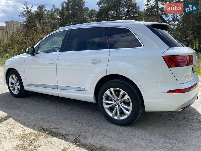 Позашляховик / Кросовер Audi Q7 2017 в Києві