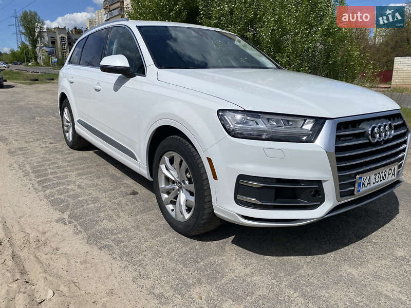 Позашляховик / Кросовер Audi Q7 2017 в Києві