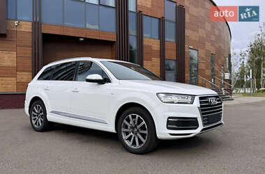 Внедорожник / Кроссовер Audi Q7 2018 в 