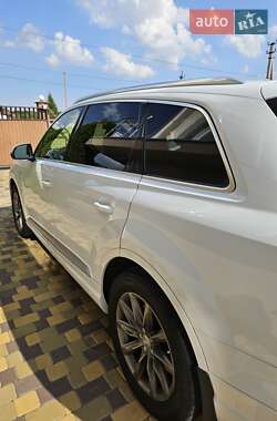 Внедорожник / Кроссовер Audi Q7 2016 в 