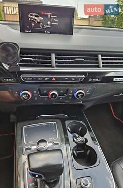 Внедорожник / Кроссовер Audi Q7 2016 в 