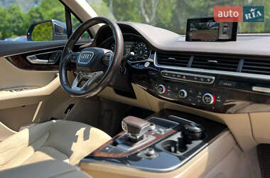 Внедорожник / Кроссовер Audi Q7 2016 в 
