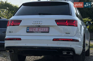 Внедорожник / Кроссовер Audi Q7 2017 в 