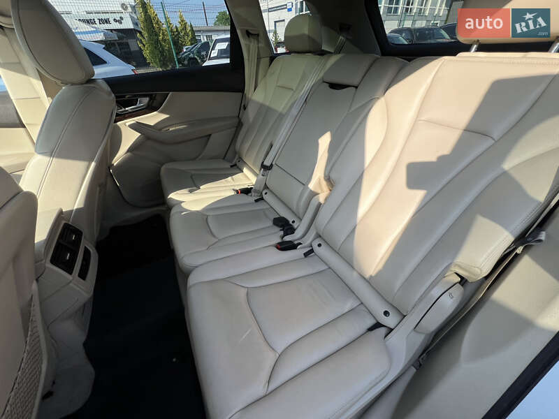 Внедорожник / Кроссовер Audi Q7 2017 в Стрые