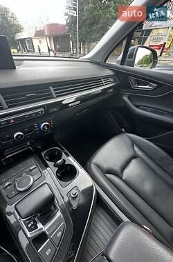 Внедорожник / Кроссовер Audi Q7 2017 в 