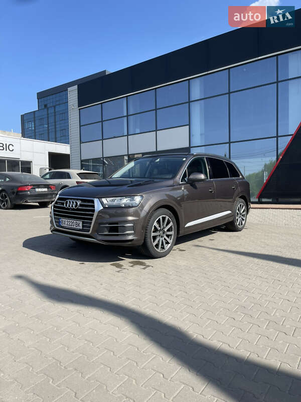 Внедорожник / Кроссовер Audi Q7 2016 в 