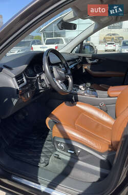 Внедорожник / Кроссовер Audi Q7 2016 в 