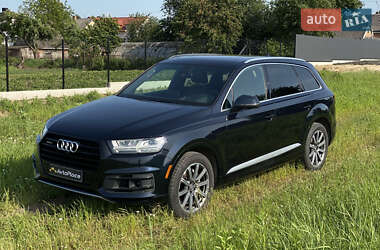 Внедорожник / Кроссовер Audi Q7 2017 в 