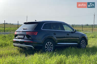 Внедорожник / Кроссовер Audi Q7 2017 в 