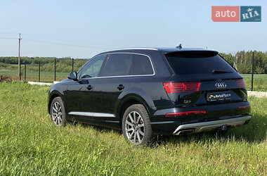 Внедорожник / Кроссовер Audi Q7 2017 в 