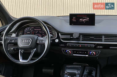 Внедорожник / Кроссовер Audi Q7 2017 в 